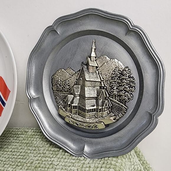 VTG Norway Norge Souvenir Wall Plates Lot  2 PZ Pewter & Porcelain Nordic Decor - Picture 2 of 10
